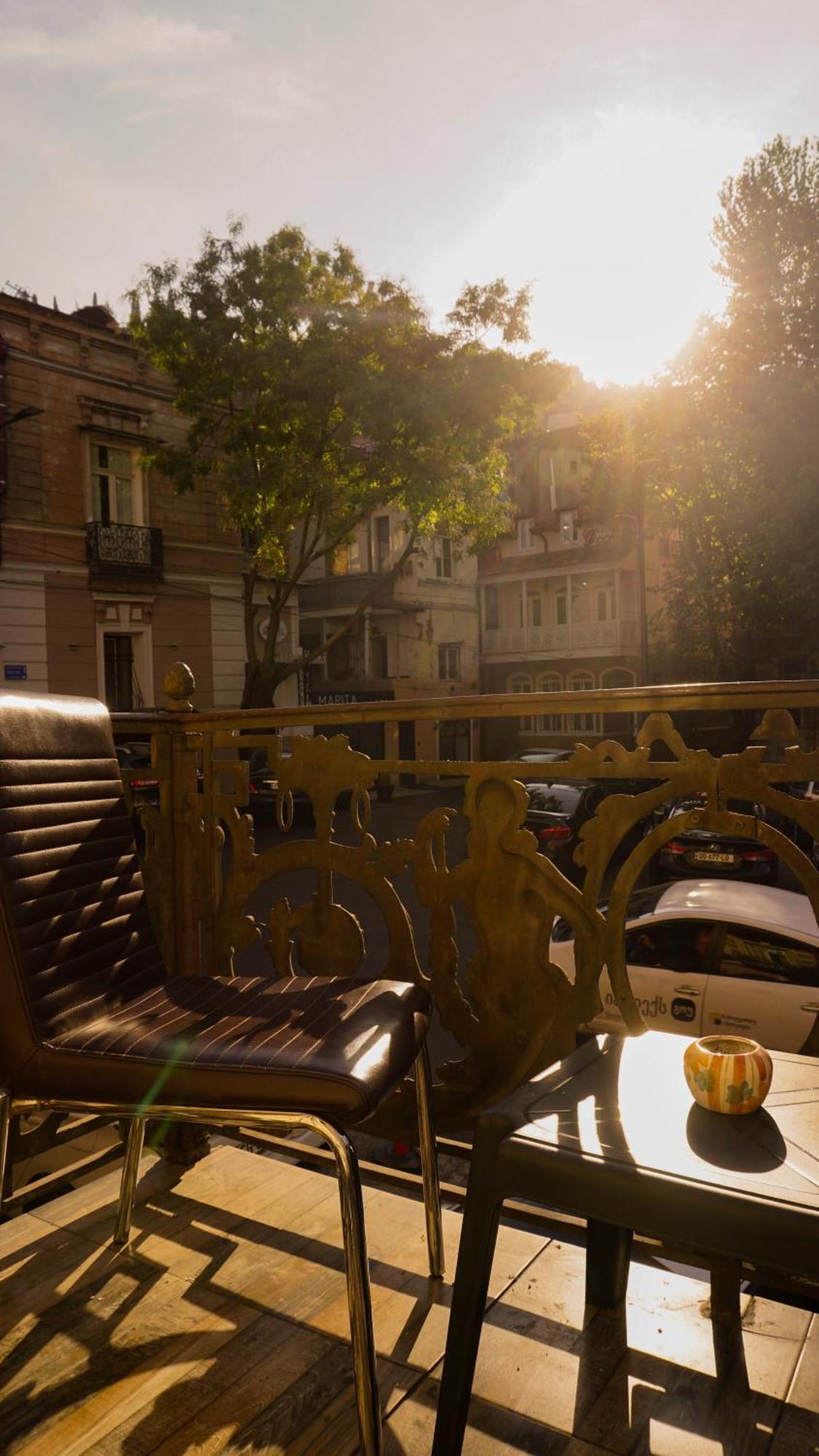J Square Hostel Tbilisi Luaran gambar