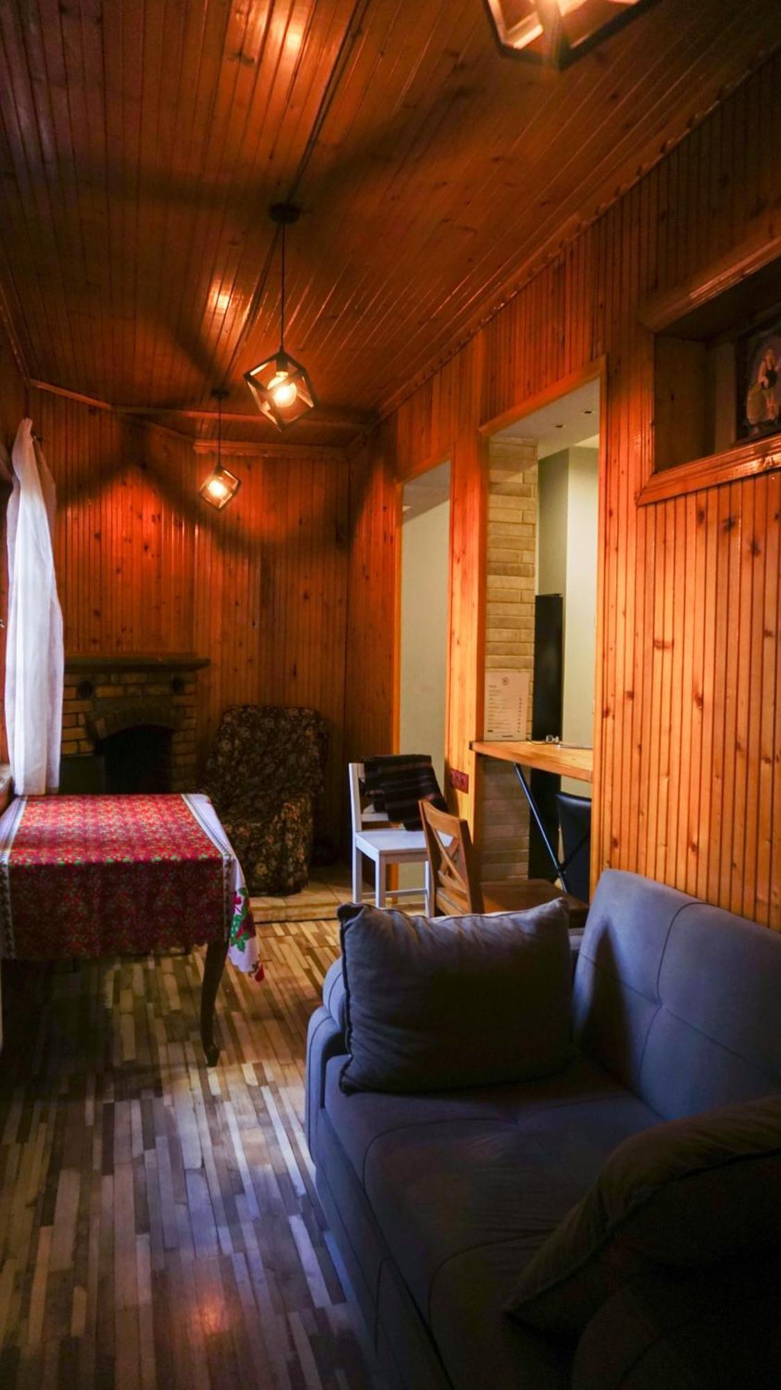 J Square Hostel Tbilisi Luaran gambar